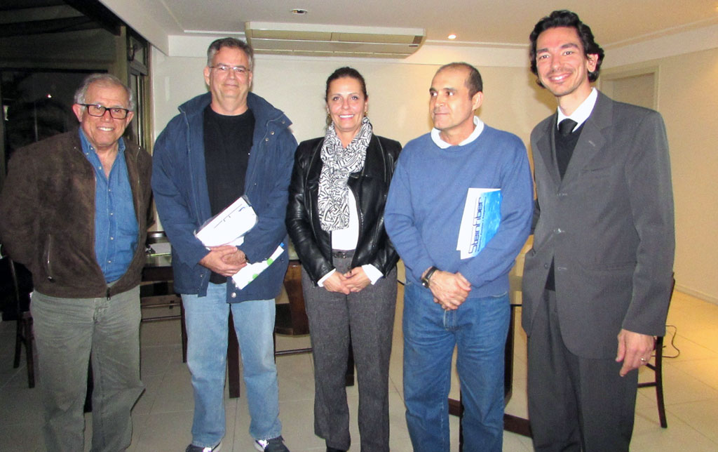Ademir Viana, Fernando Moraes, Ademir de Souza, Edgar Francis e ao centro, Patricia Vasconcelos, presidente da AMAPRA&Ccedil;A