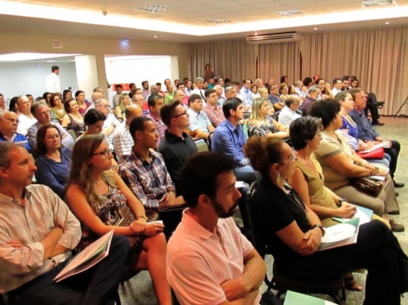 Evento em homenagem ao Dia do Síndico lota auditório em Florianópolis