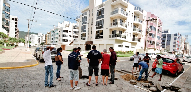 Esgoto clandestino: 70 edifícios vistoriados em Laguna