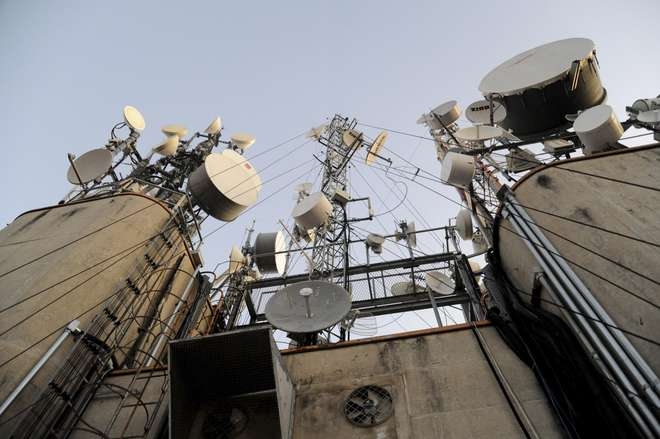 Antenas e equipamentos no topo de prédios são fontes de receita