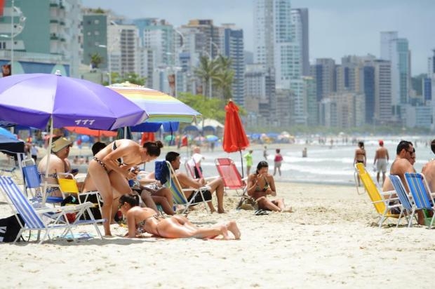 Condomínios em ritmo de verão