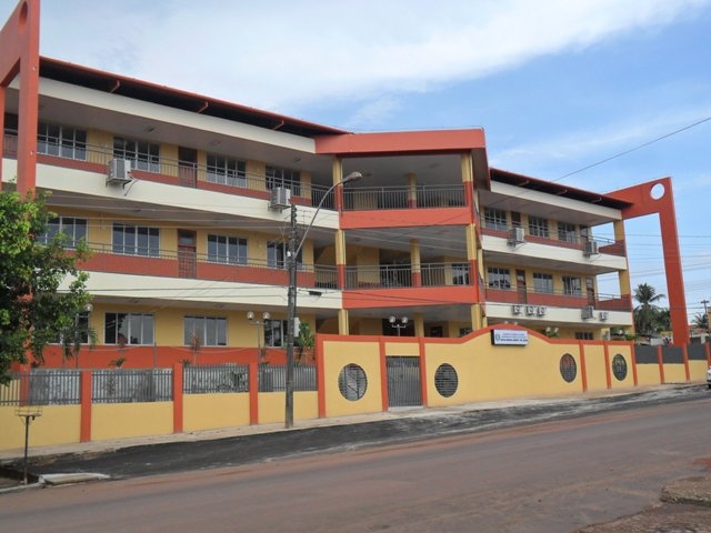 Escolas serão administradas como condomínios