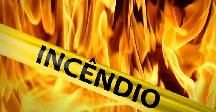 Fogo em reserva ambiental assusta moradores de condomínio em Patamares