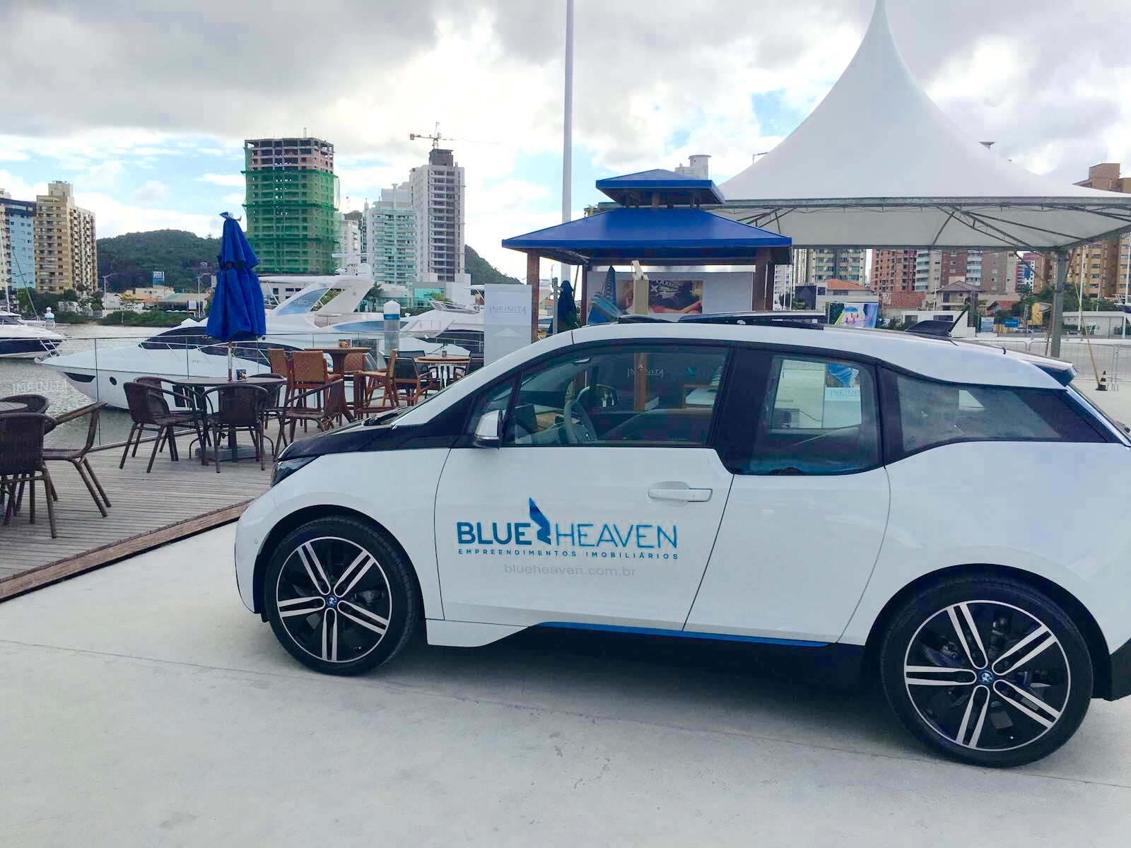 Moradores de condomínio em Itajaí vão compartilhar BMW elétrica de R$ 200 mil