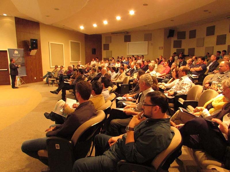 Palestra Segurança em Condomínios reúne síndicos em São José