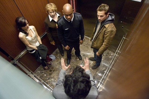 Síndico impede resgate de pessoas presas em elevador