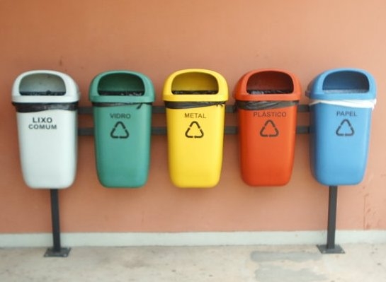 Programa de reciclagem garante desconto na conta de energia de condomínios