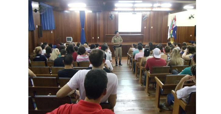 Coronel Cabral ministra palestra sobre segurança em condomínios