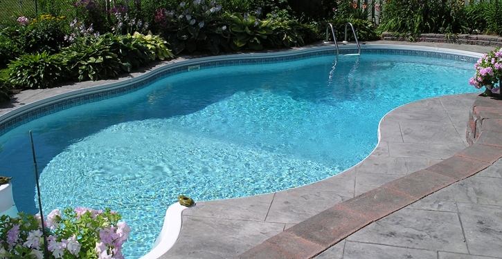 Piscina no inverno: tratamento químico e limpeza