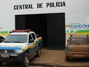 Suspeitos foram encaminhados para a Central de Flagrantes (Foto: Angelina Ayres/G1)