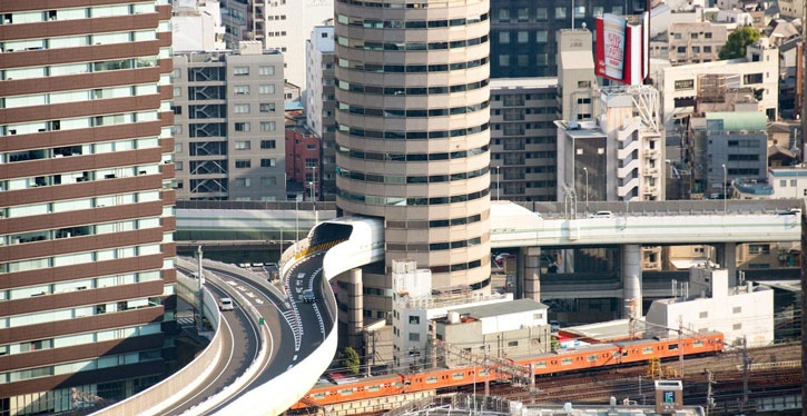 O Gate Tower Building fica no distrito de Fukushima, na província de Osaka